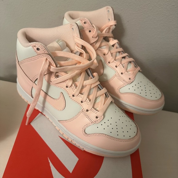Women’s Dunk High Crimson Tint **NEW** - Picture 2 of 8